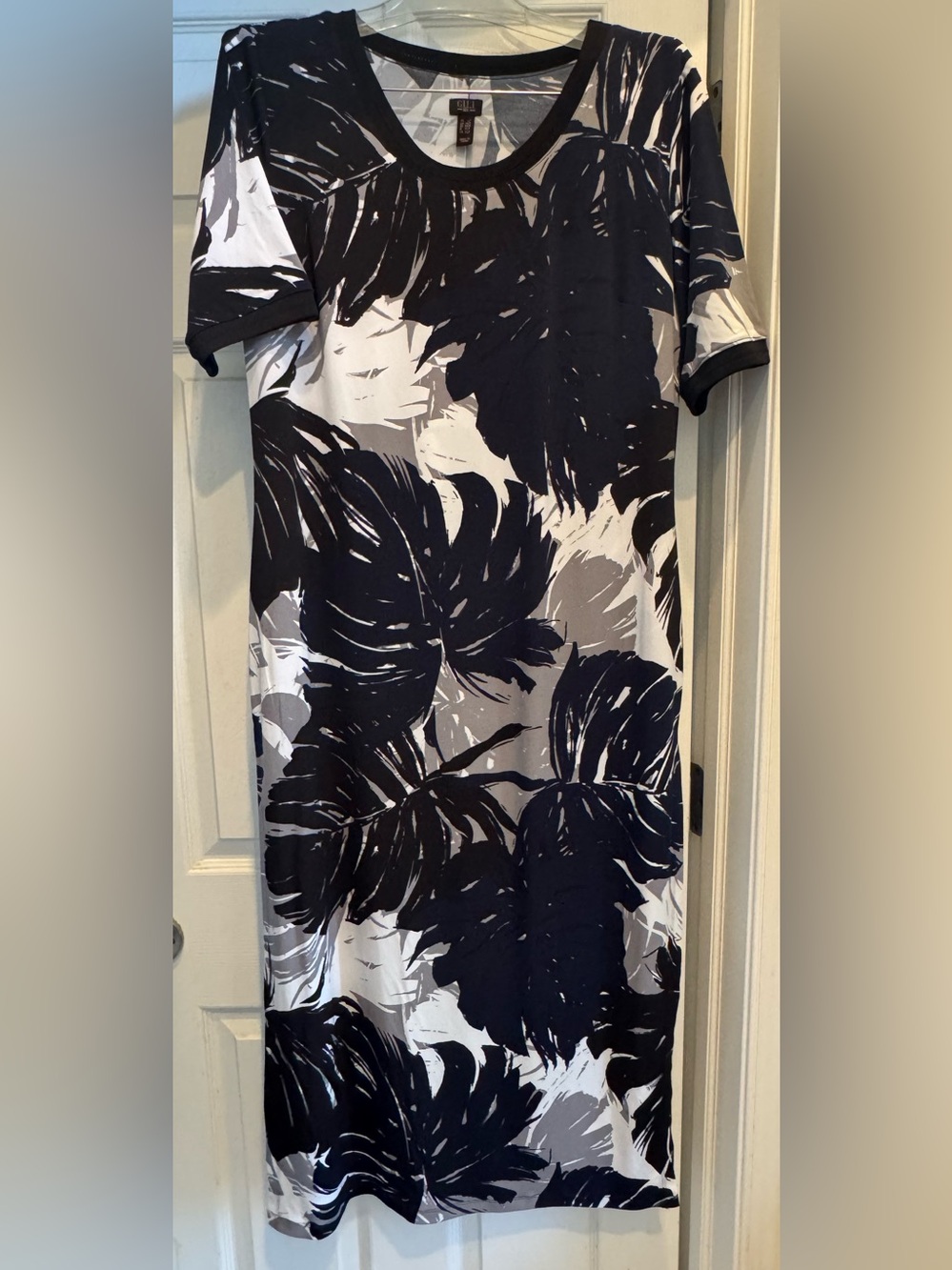 NWOT G.I.L.I. Black & White Tropical Leaf Maxi  Dress